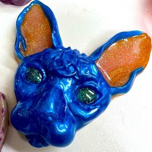 Resin cat